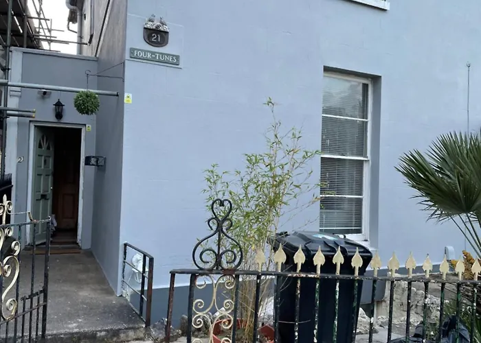 Four-Tunes Just 2 Mins Walk From Torquay Harbour